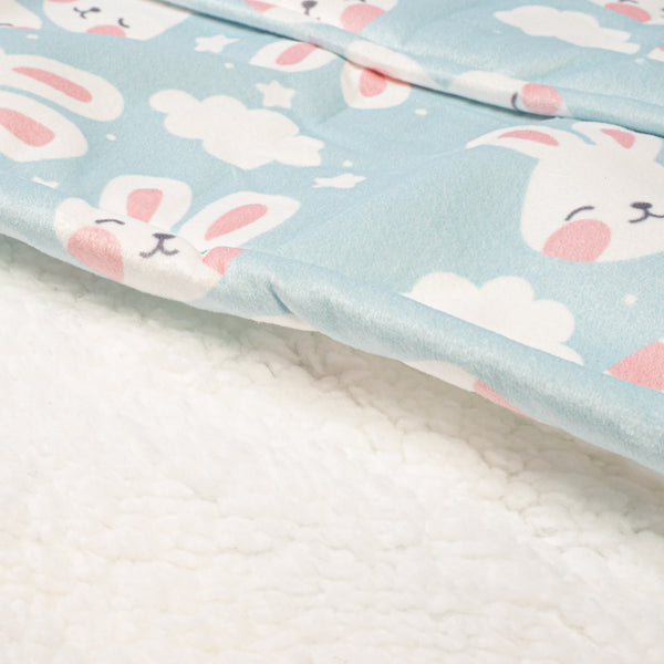 Hoodie Decke für Kinder - Fleece Hase Fabric Close-up Image