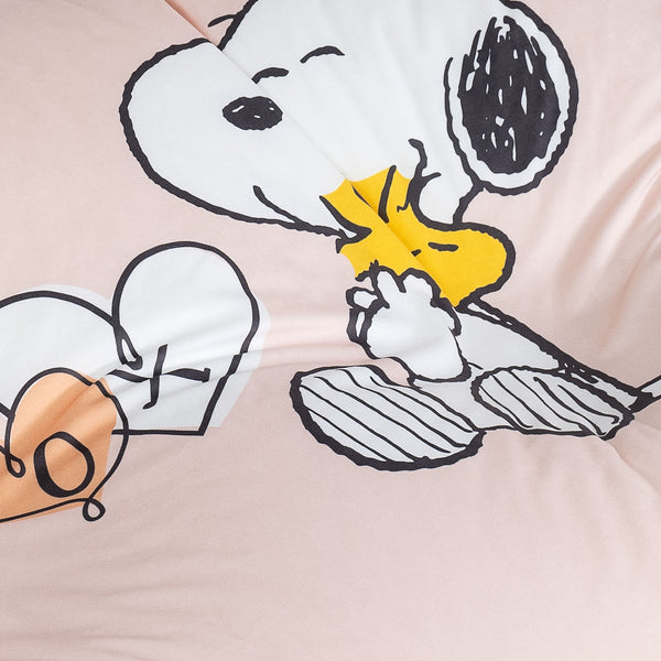 Snoopy Das Slouchy Sitzsack Sofa - Küsschen Fabric Close-up Image